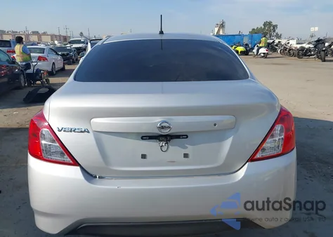 2017 Nissan Versa 1.6 S z USA, uszkodzony, nr VIN 3N1CN7AP1HL834007